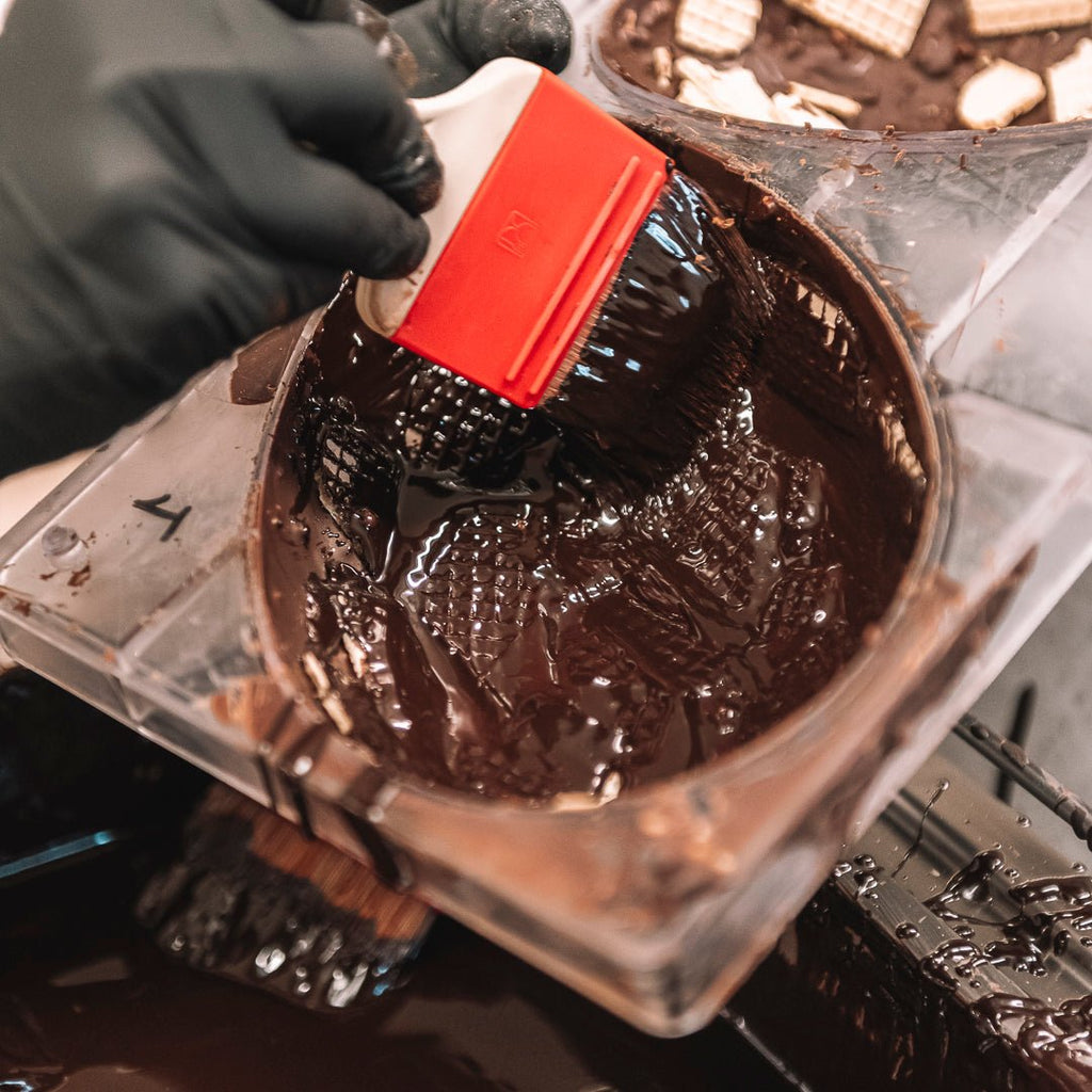 Uovo di Pasqua artigianale - cioccolato al latte, wafer e granella di nocciola - la - serenissima - sm