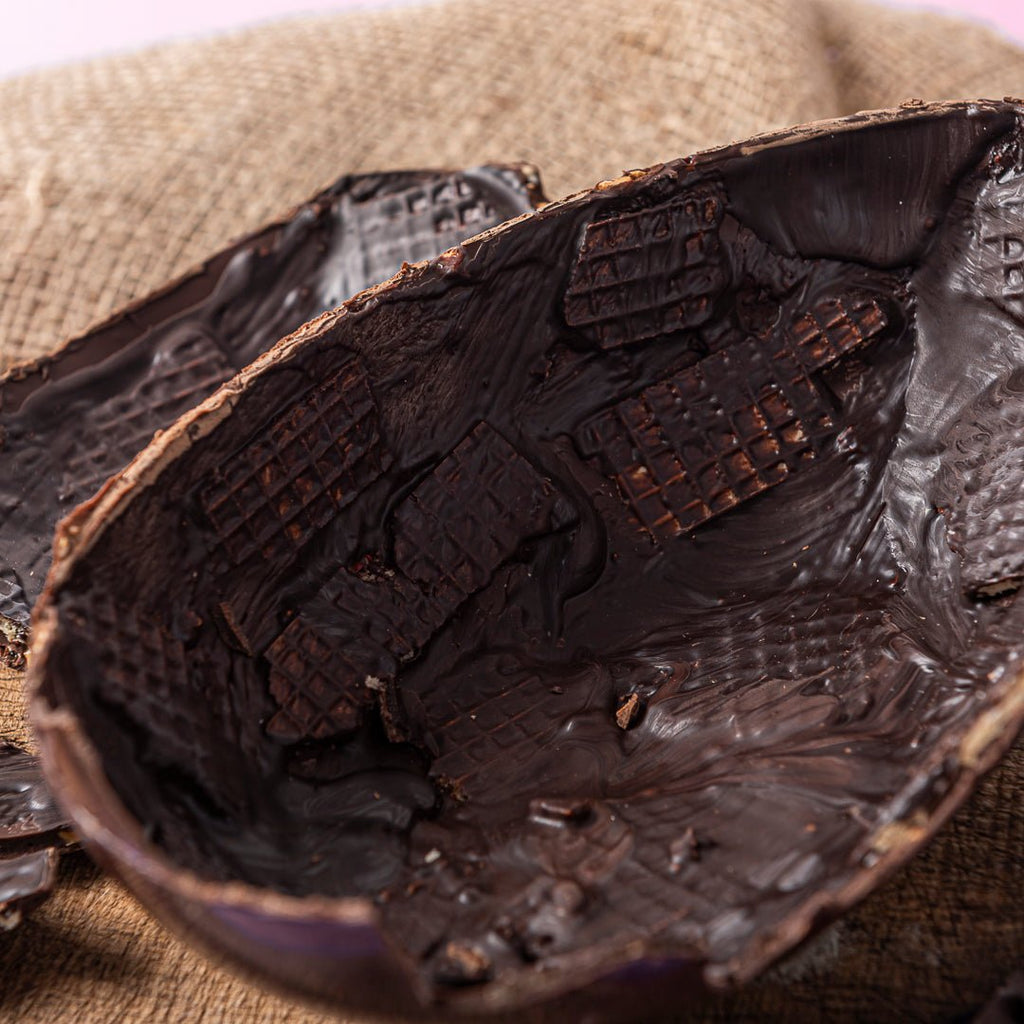 Uovo di Pasqua artigianale - cioccolato fondente, wafer e granella di nocciola - la - serenissima - sm
