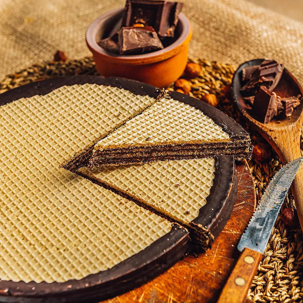 Torta Tre Monti Cioccolato con ceramica artigianale di San Marino - Bianca - la - serenissima - sm