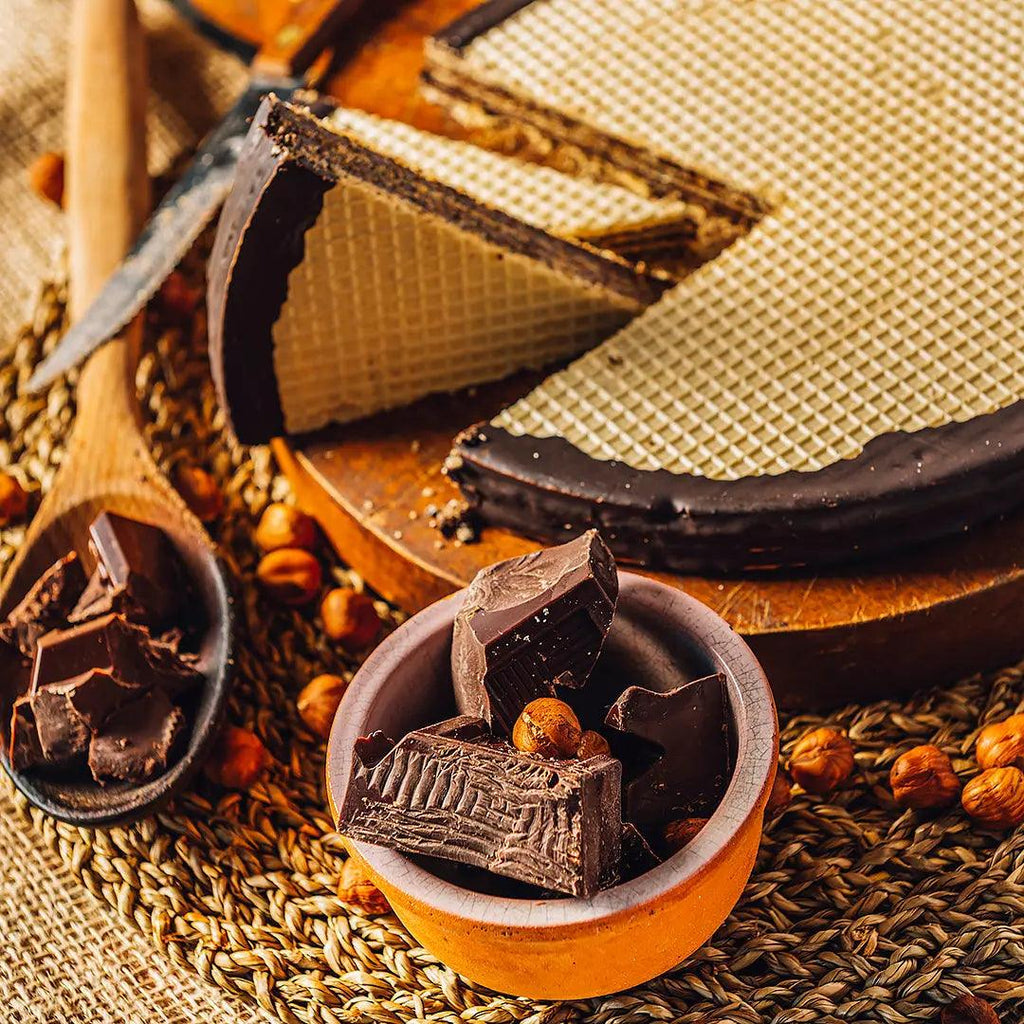 Torta Tre Monti Cioccolato con ceramica artigianale di San Marino - Bianca - la - serenissima - sm